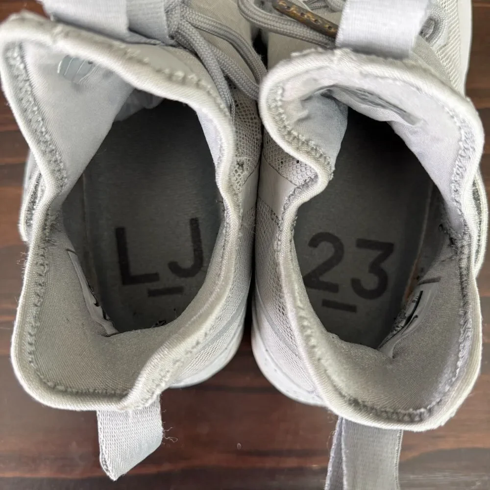 Size 9 - Nike Lebron XIV 14 Men Silver White Reflective Grey James 852405-007 C4